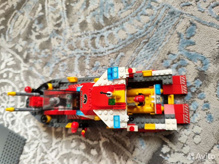 Lego пожарный корабль с лодкой и минифигурками