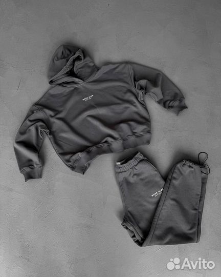 Парные спортивные костюмы