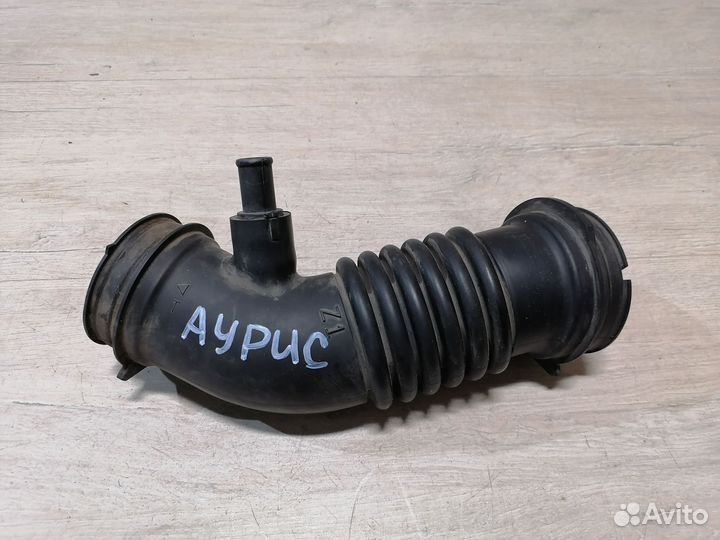 Патрубок воздушного фильтра Toyota Auris корпуса