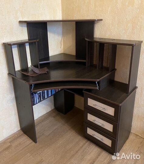 Компьютерный стол