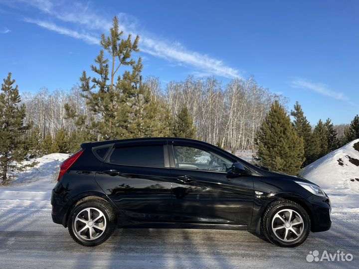 Hyundai Solaris 1.6 AT, 2013, битый, 167 000 км