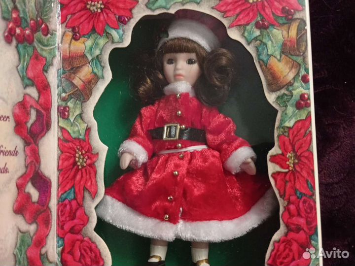 Кукла фарфоровая