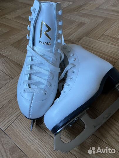 Коньки фигурные Runa с лезвиями Axel