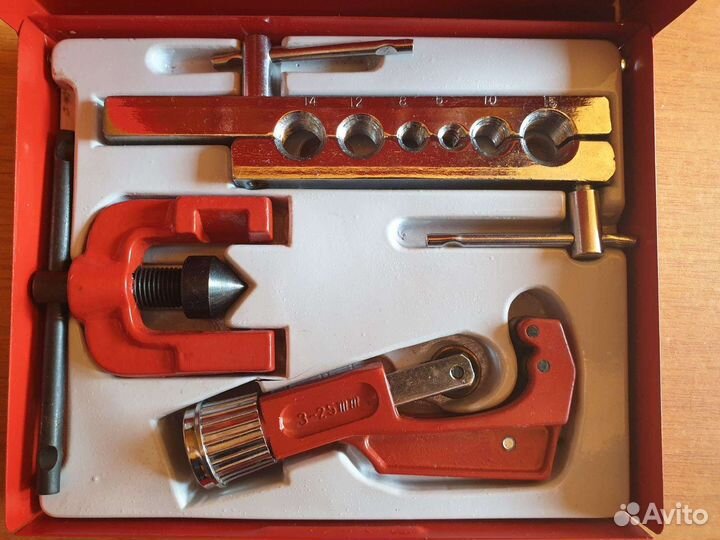 Развальцовка в боксе для стальных труб stayer