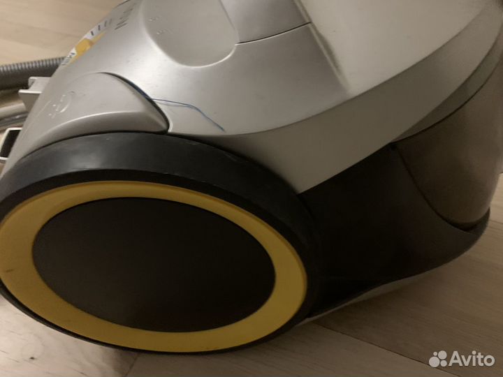 Пылесос бу zanussi2100w