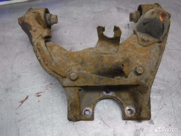 Рычаг верхний передний правый Mitsubishi Pajero