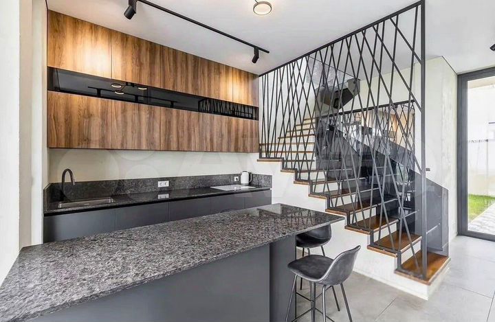 2-к. квартира, 72 м², 3/5 эт.