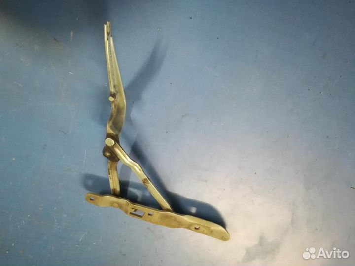 Петля багажника левая BMW 5-серия E39