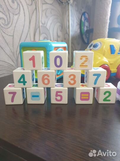 Развивающий кубик и прочие игрушки