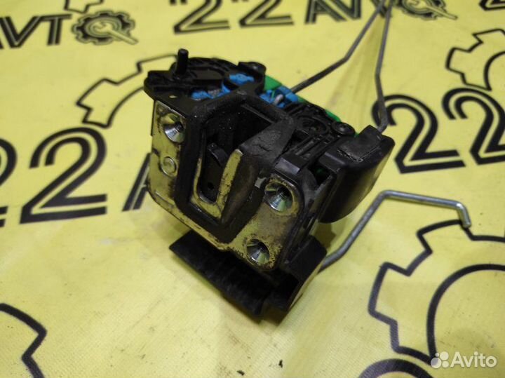 Замок двери задний правый Hyundai Solaris