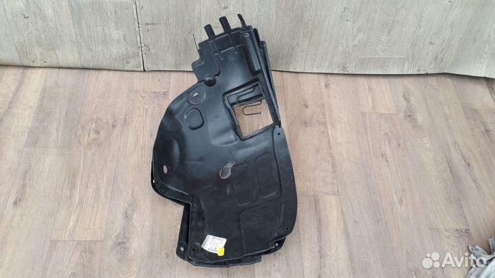 Подкрылок передний правый передняя часть Zafira B