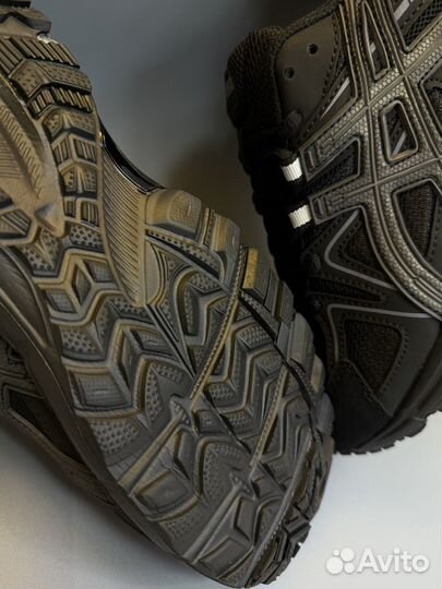 Кроссовки asics