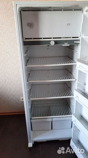 Холодильник Бирюса