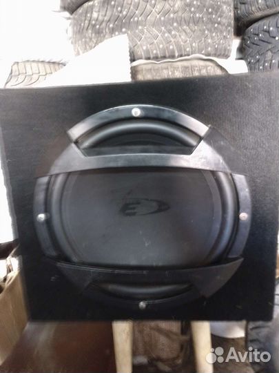 Сабвуфер и усилитель в автомобиль