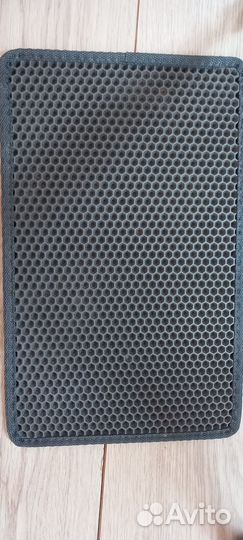 Игрушки, коврик под миски