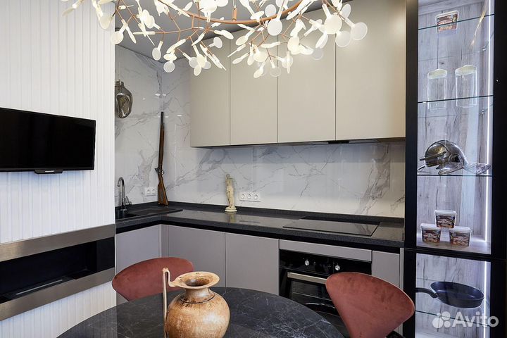 Угловая кухня под потолок на заказ