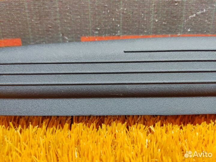 Накладка на порог салона передняя левая