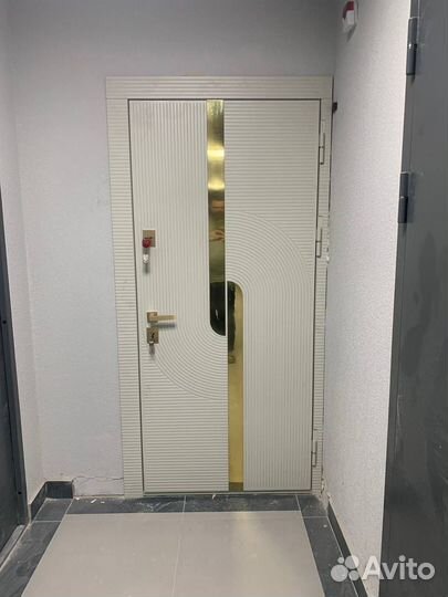 Дверь входная в квартиру
