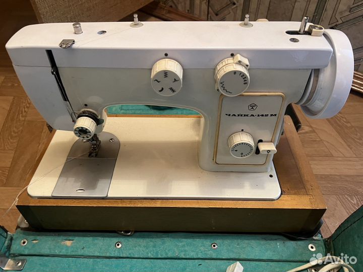 Швейная машина чайка 142
