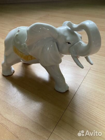 Фарфоровые статуэтки слоны