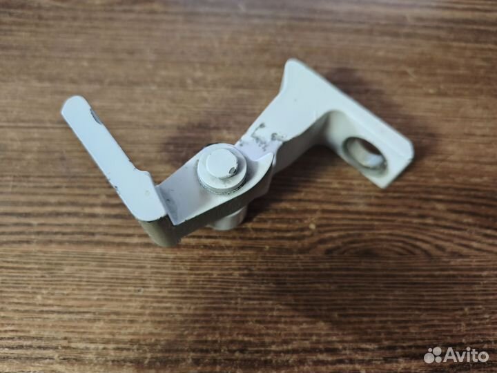 Петля двери верхняя задняя правая Skoda Octavia A7