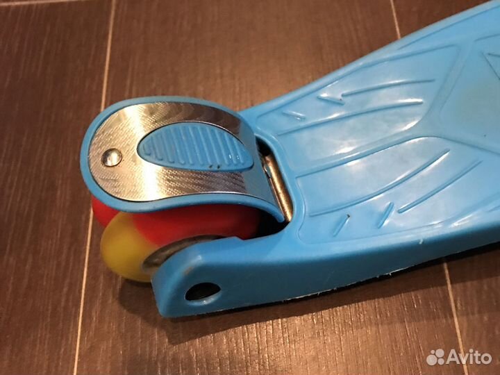 Самокат детский со светящимися колесами