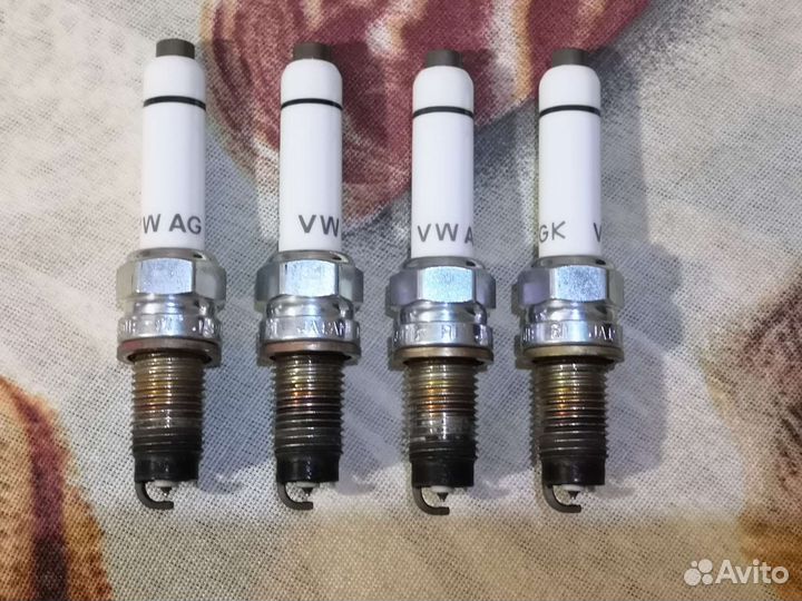 Свеча зажигания VW AG NGK 04E905601B