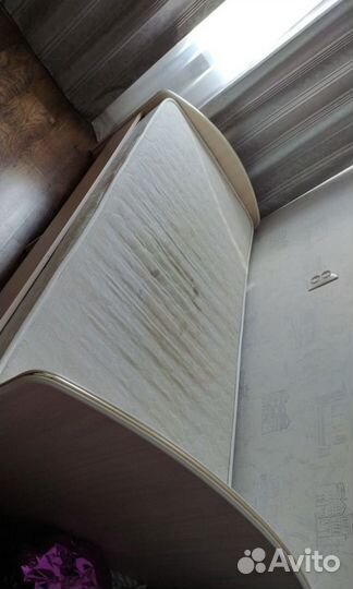 Кровать односпальная с матрасом