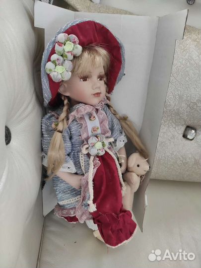 Фарфоровая кукла 40 см