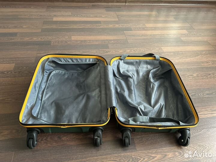 Чемодан на колесах ручная кладь новый