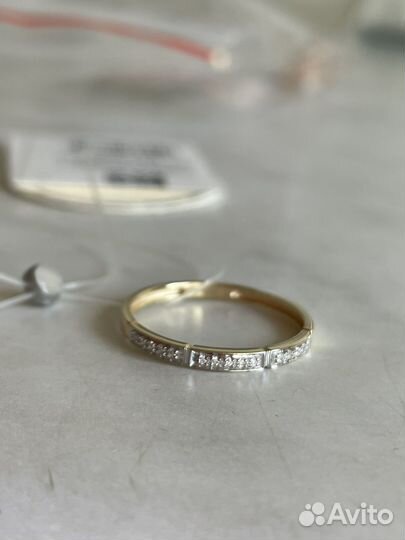 Золотое кольцо с бриллиантами дорожка