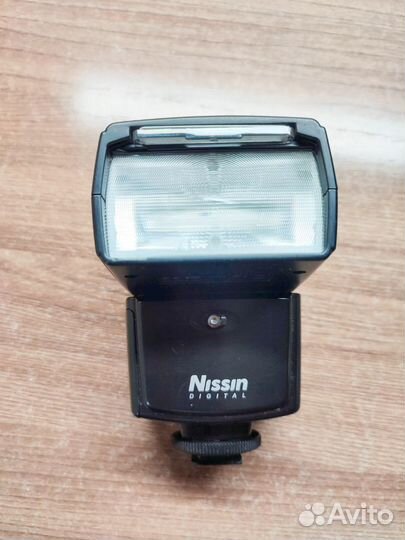 Фотовспышка Nissin