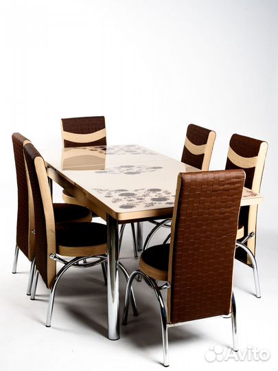 Стол со стульями на кухню