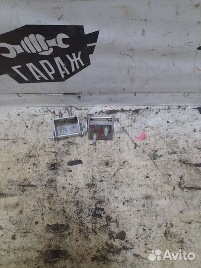 Петли багажника Ford Focus 3