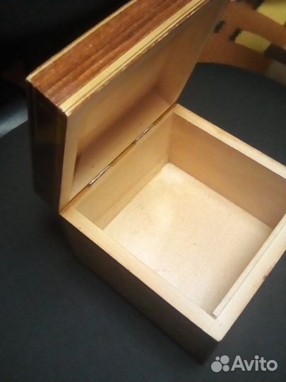 Деревянная шкатулка