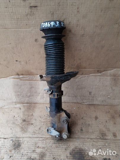 Амортизатор левый Фольксваген Гольф 3