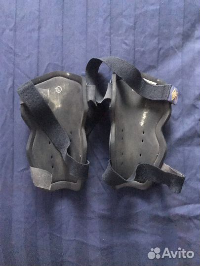 Щитки футбольные Umbro