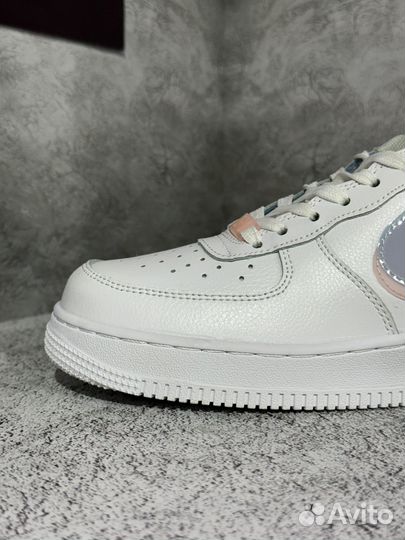 Женские кроссовки Nike Air Force LV8 Double Swoosh