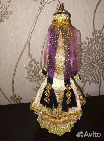 Сувенирная кукла ручной работы