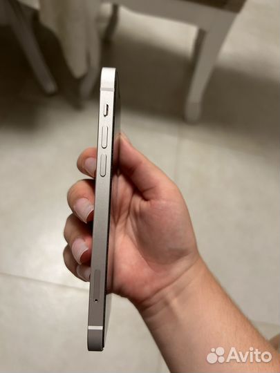 iPhone 12, 64 ГБ