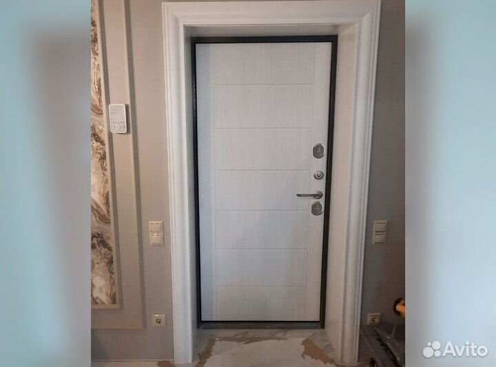 Входная дверь в квартируновая
