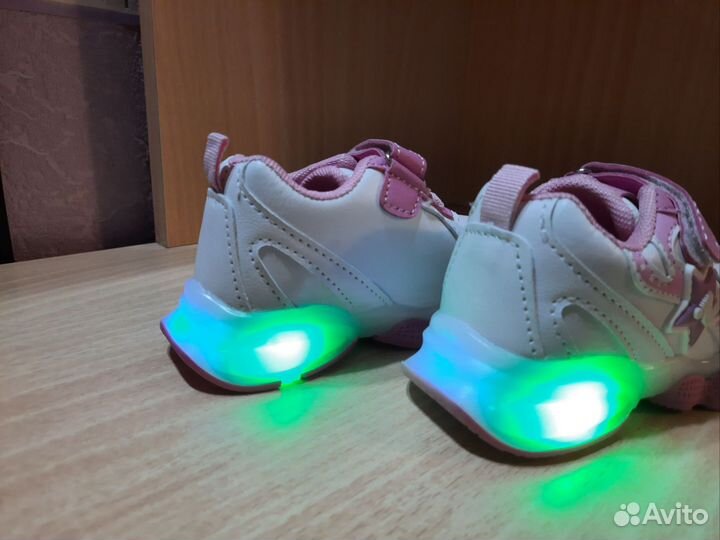 Кроссовки детские мигающие