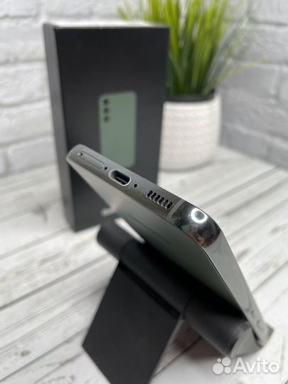 Samsung Galaxy S23, 8/256 ГБ