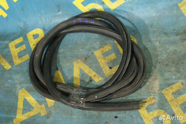 Уплотнитель двери Ford Focus 1