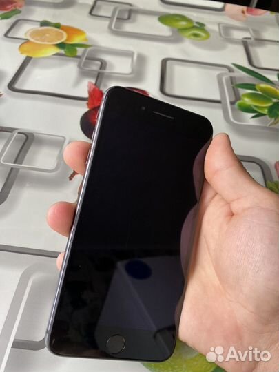 Продам iPhone 8 Plus, 64 g