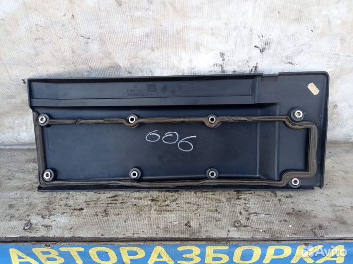 Декоративная крышка двс om606 Мерседес w210