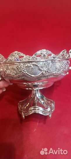 Конфетница металлическая на ножке