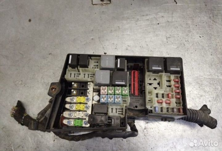 Продам блок предохранителей ford focus2