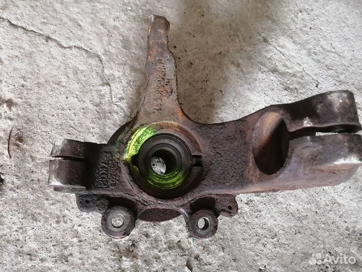 Ступица передняя левая Mazda 3 BK