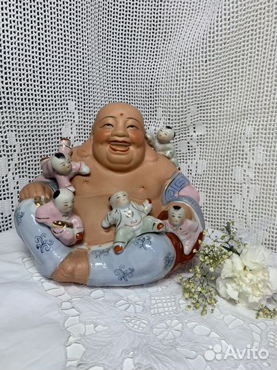 Фарфоровая статуэтка 